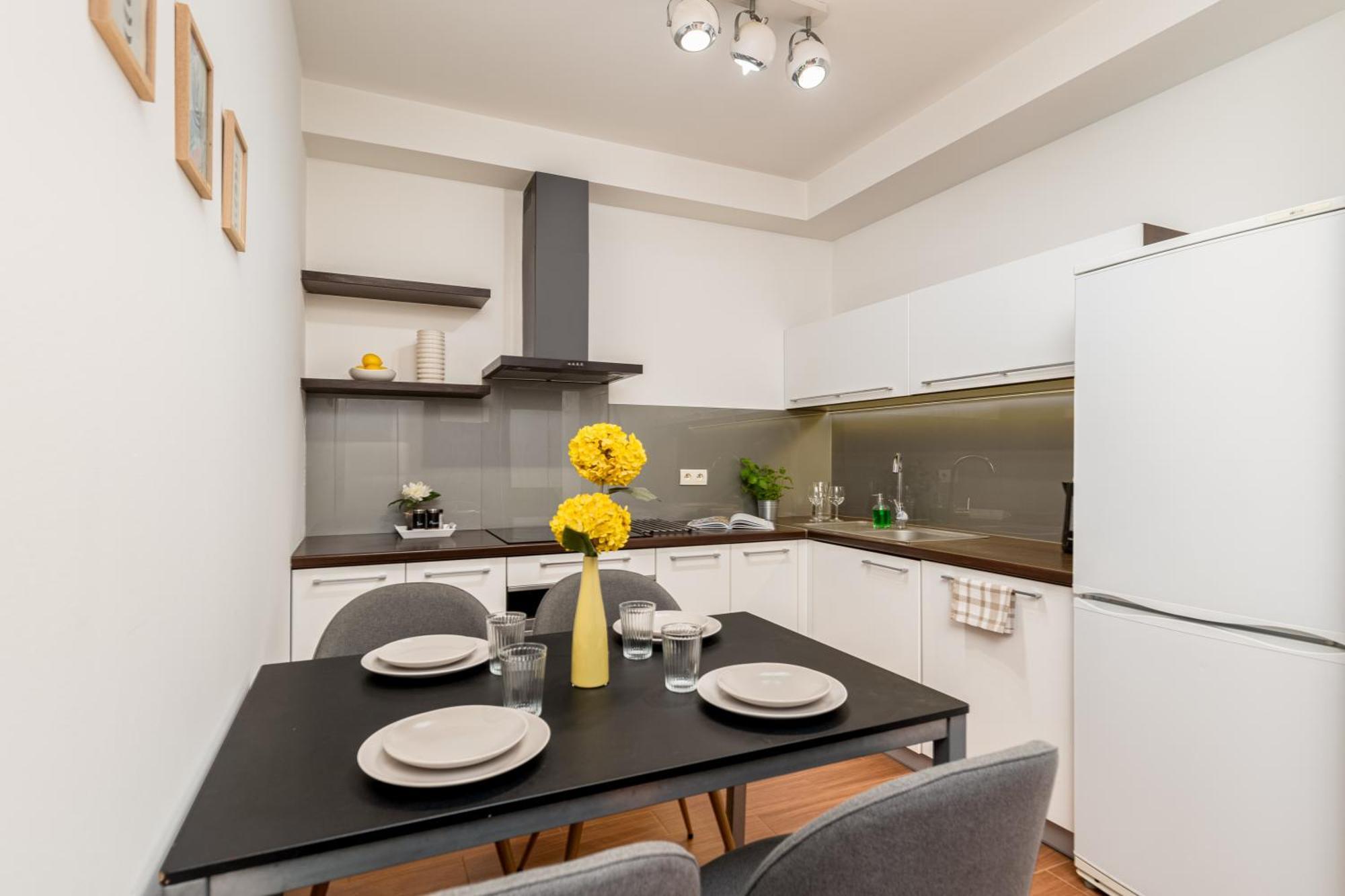 Modern Ii With Free Underground Parking Apartment *