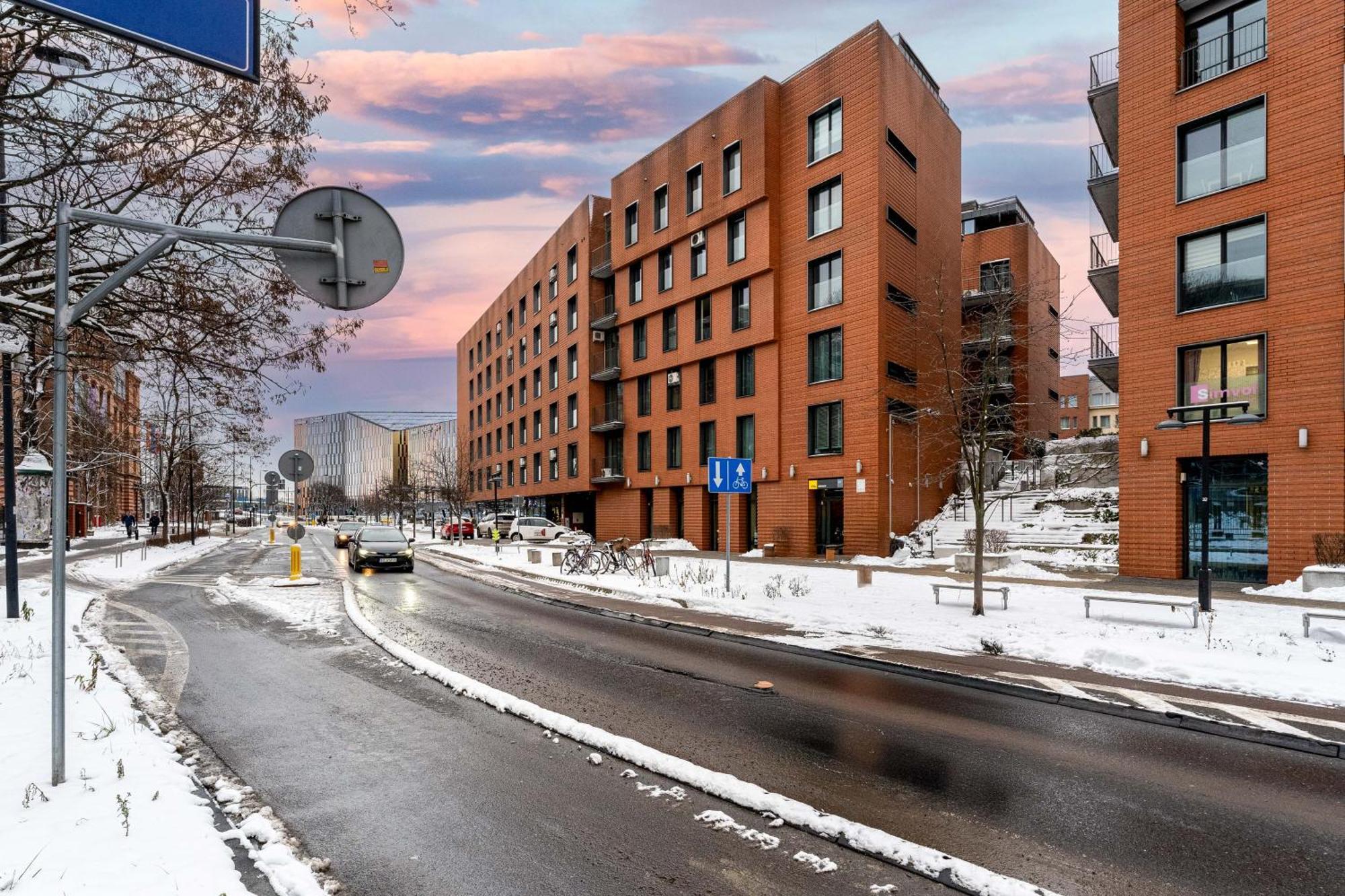 Modern Ii With Free Underground Parking Apartment *