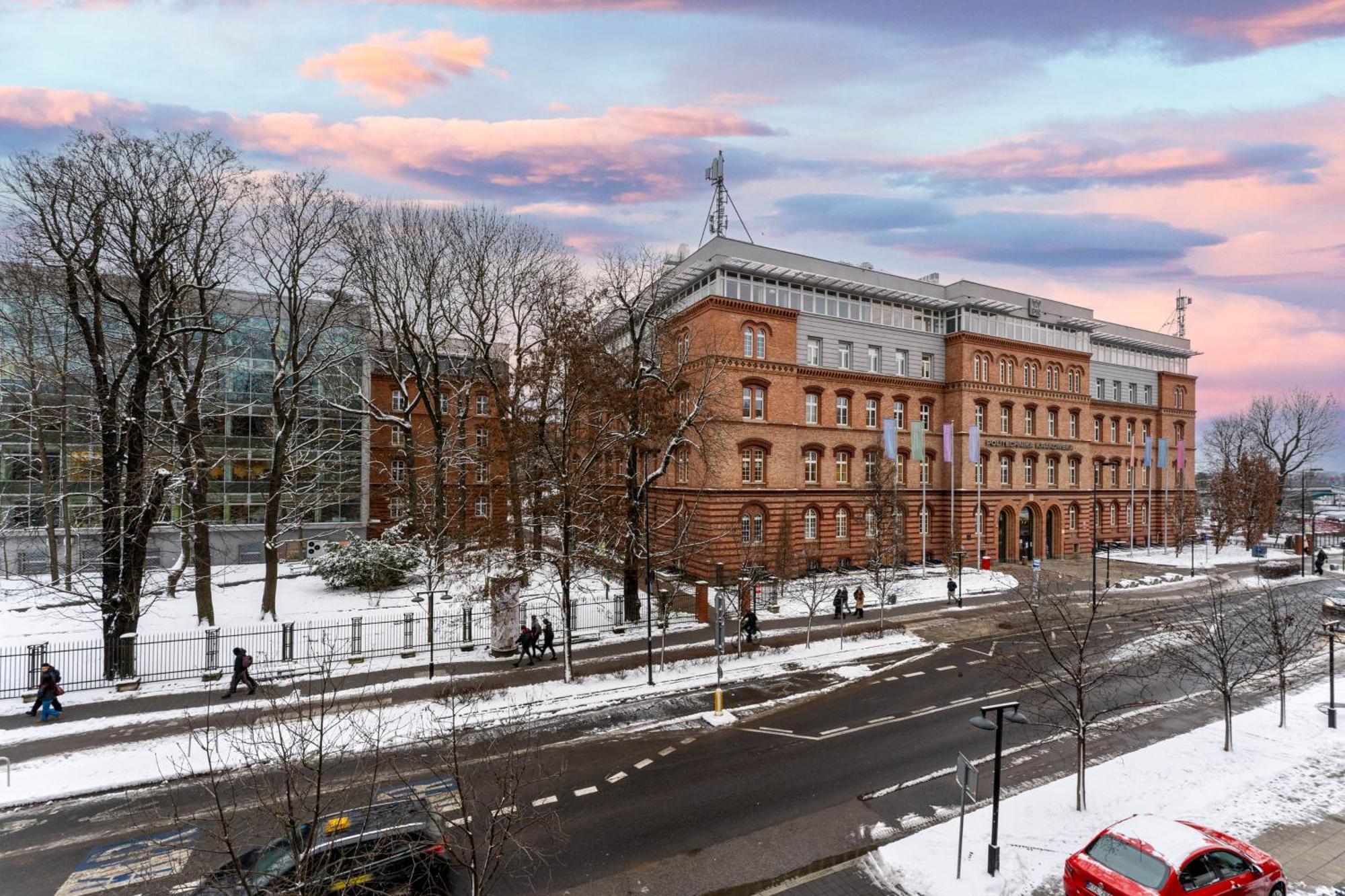 Modern Ii With Free Underground Parking Apartment Krakow